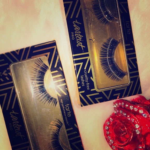 False eyelashes - Picture 1 of 3